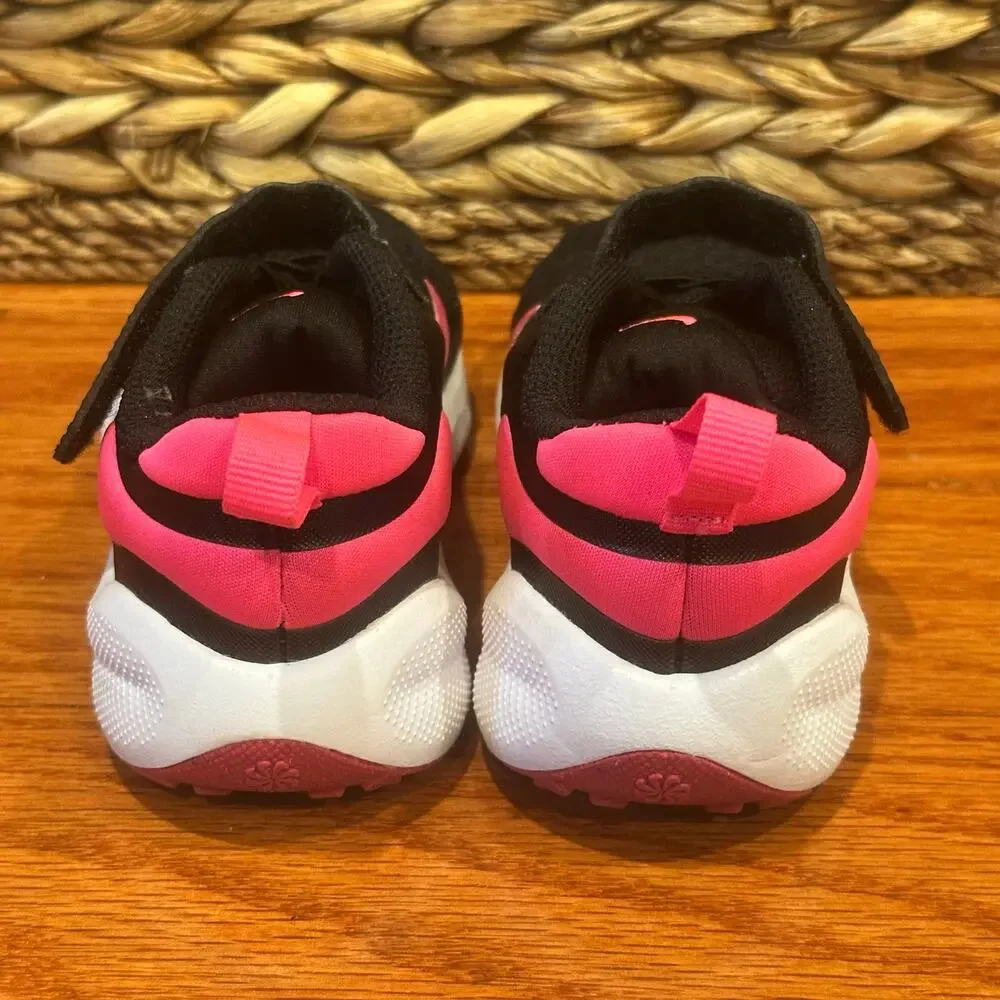 Nike Revolution 7 Sneakers sz 9 Kids Nike Sneakers